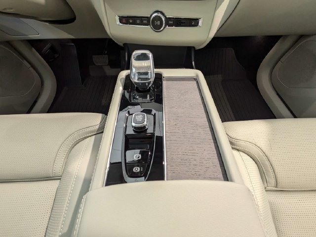 New 2027 Volvo XC90 B6 Ultra AWD/4WD image 16