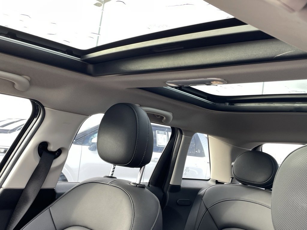 Used 2021 MINI Cooper 4-Door Hardtop image 22