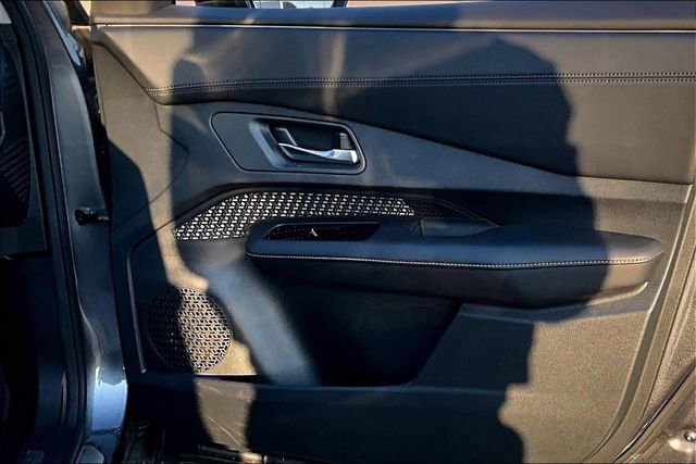 Used 2023 Nissan Ariya AWD image 24