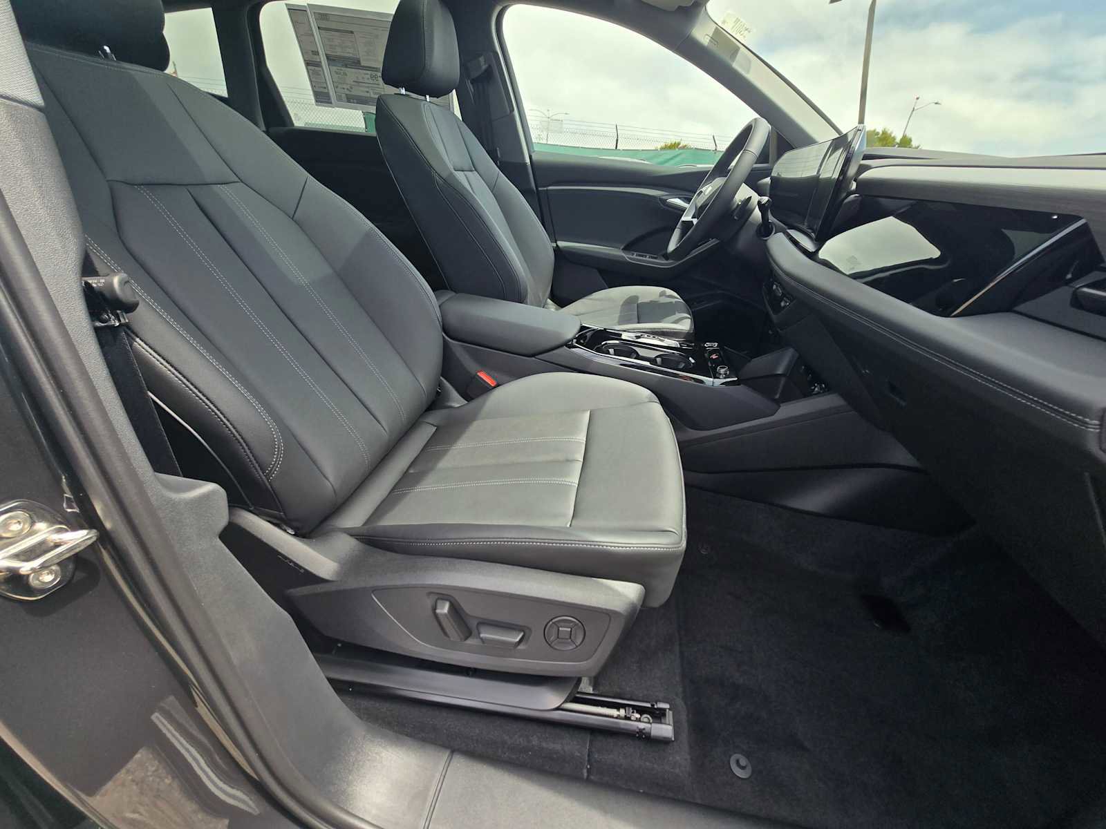 New 2025 Audi Q6 e-tron Premium Plus image 26