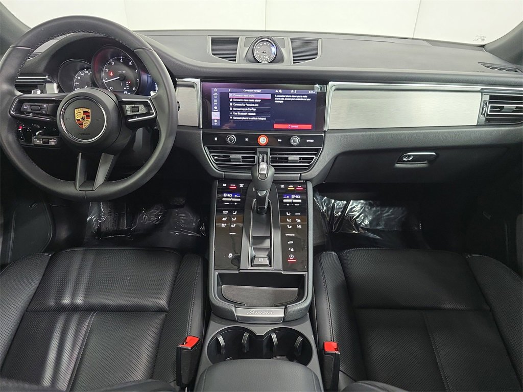 Certified 2025 Porsche Macan image 13