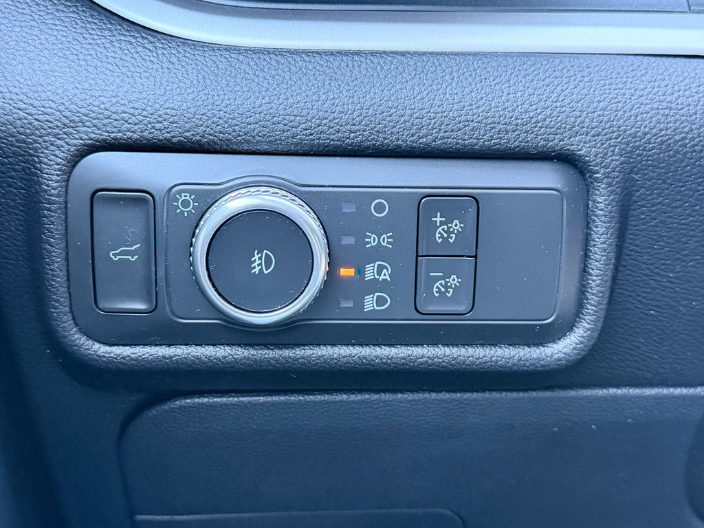 Used 2021 Ford Explorer XLT w/ Equipment Group 202A image 12