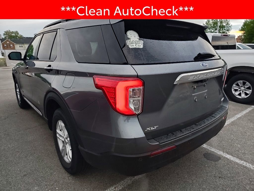 Used 2024 Ford Explorer XLT AWD/4WD image 4