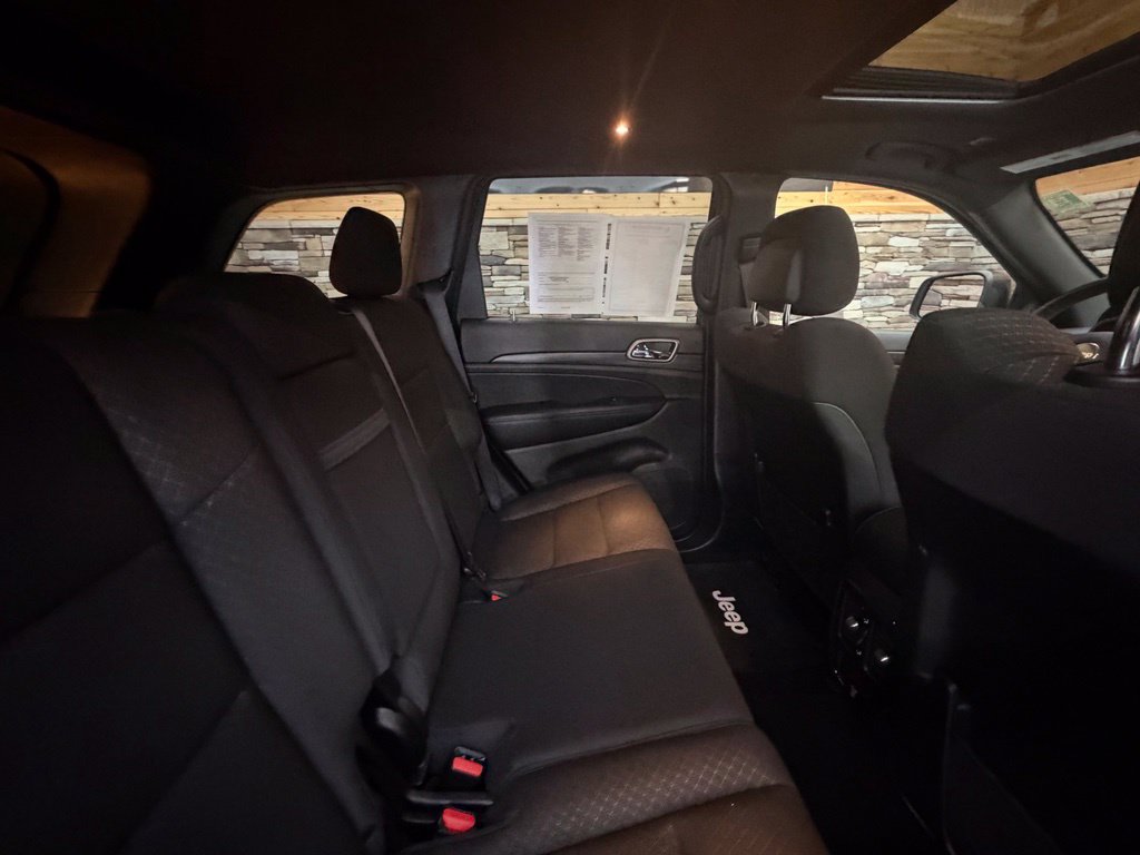 Used 2020 Jeep Grand Cherokee Laredo AWD/4WD image 49