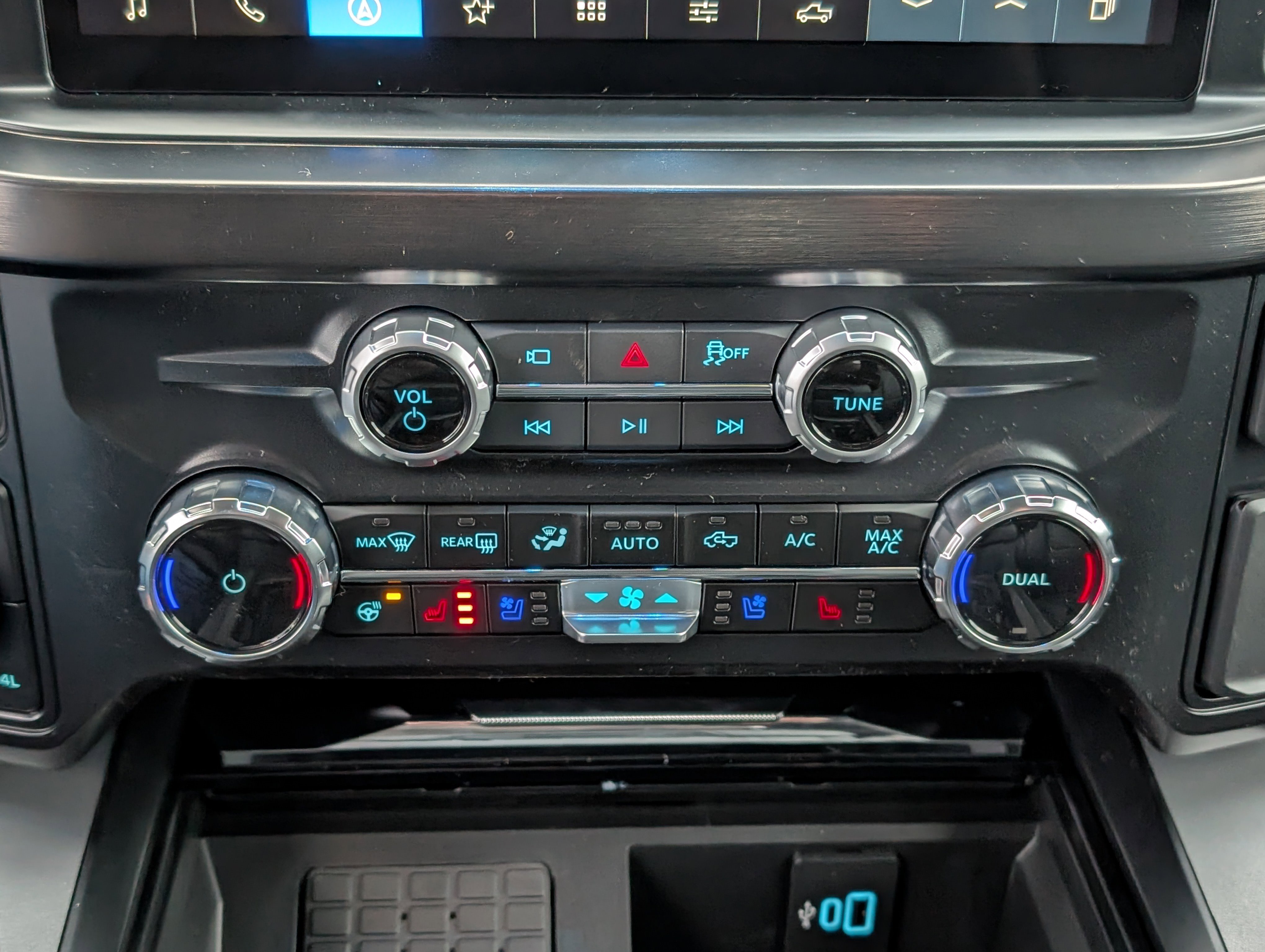 New 2026 Ford F350 Lariat w/ Lariat Premium Package image 28