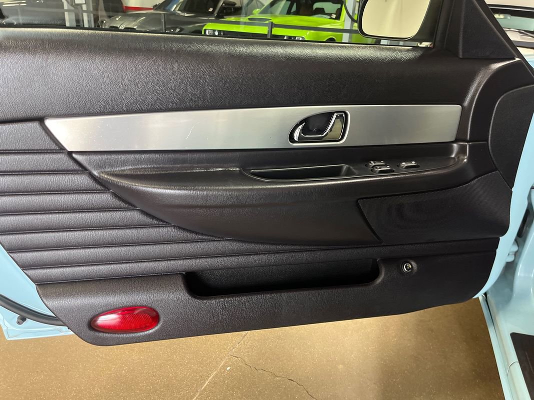 Used 2003 Ford Thunderbird image 82