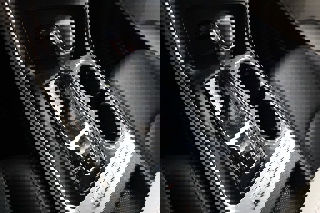 Used 2022 Kia Carnival LX image 16