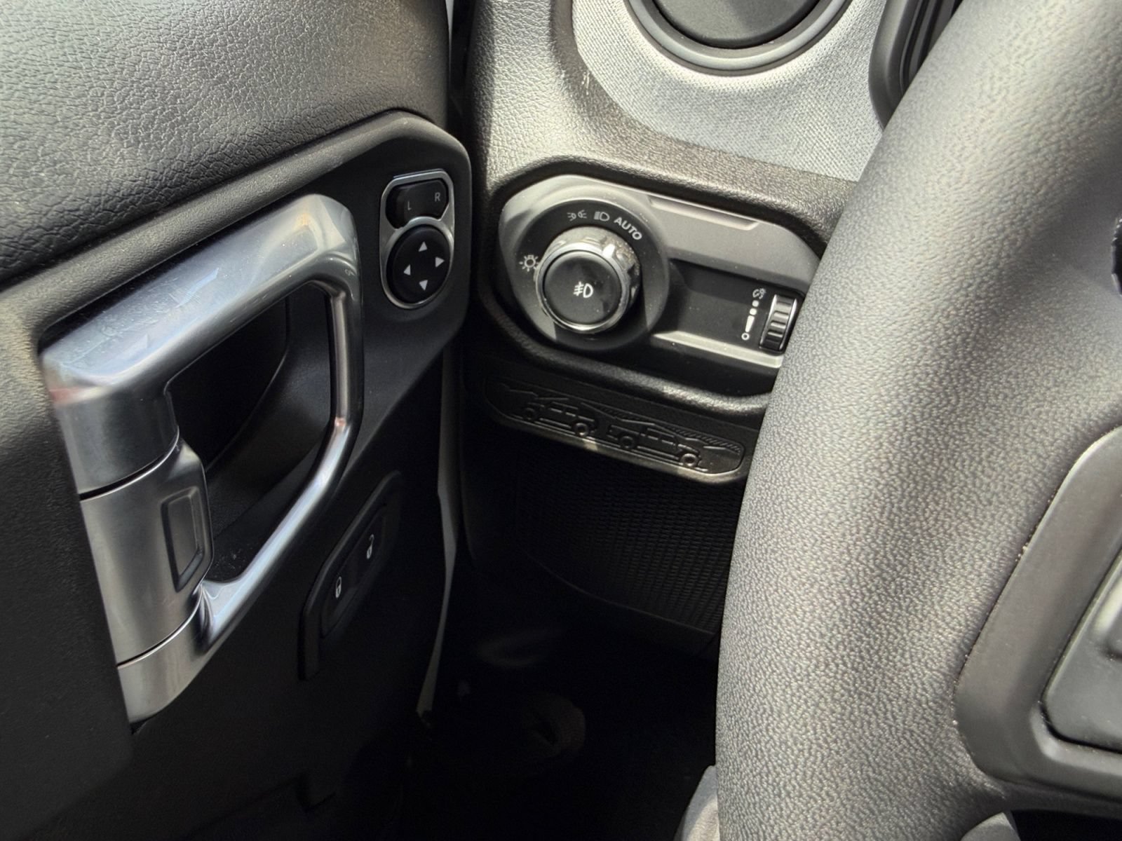 Used 2025 Jeep Wrangler Unlimited Sport AWD/4WD image 19