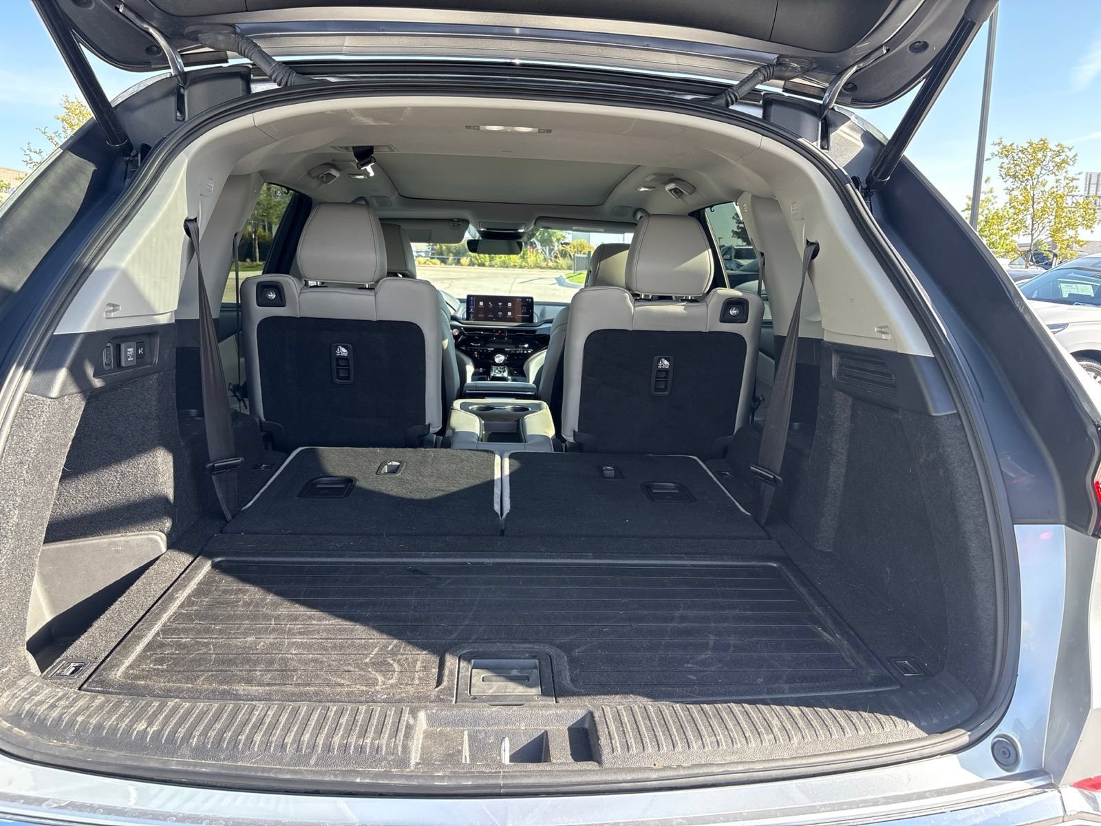 Used 2025 Acura MDX w/ Technology Package AWD/4WD image 12