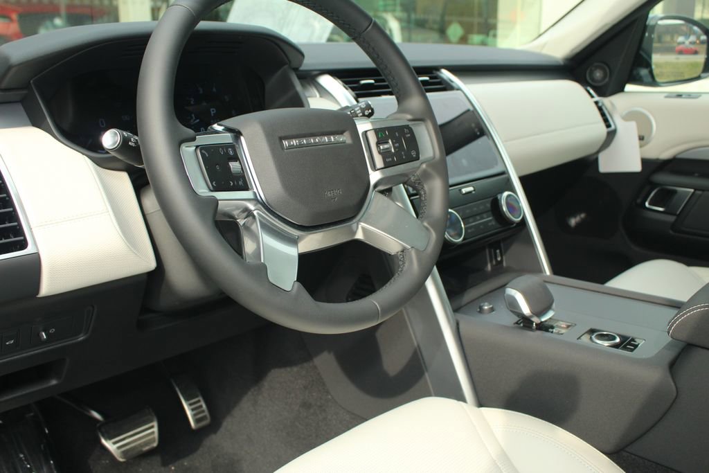 New 2026 Land Rover Discovery Dynamic SE AWD/4WD image 14