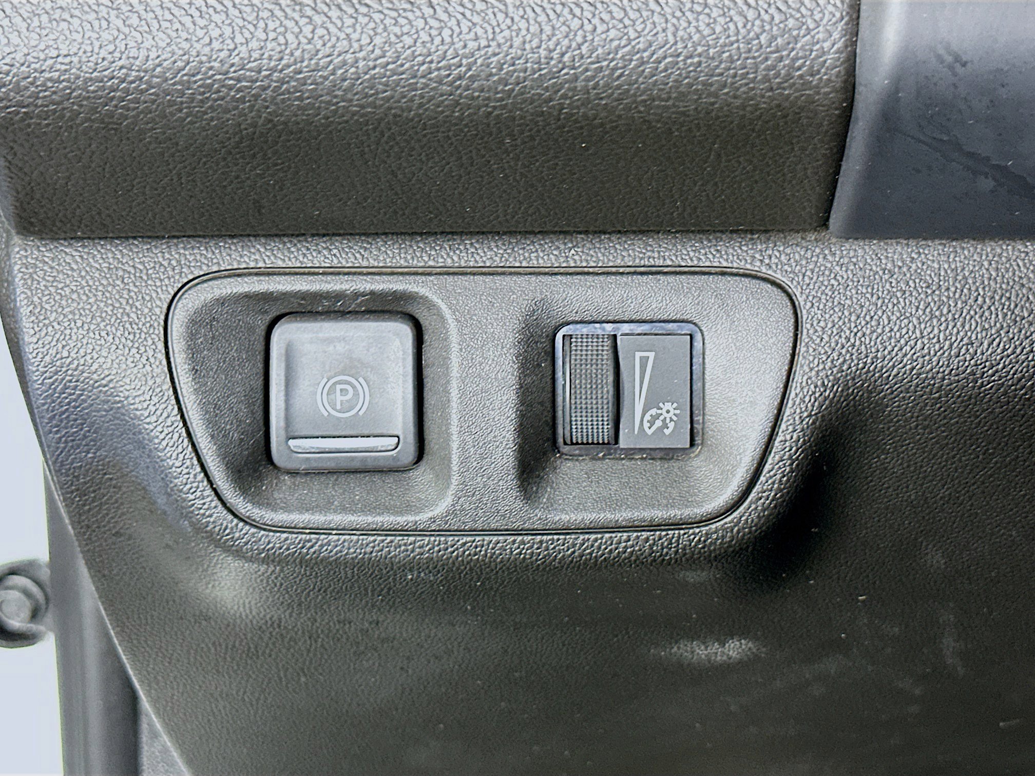 Used 2023 GMC Acadia SLT image 16