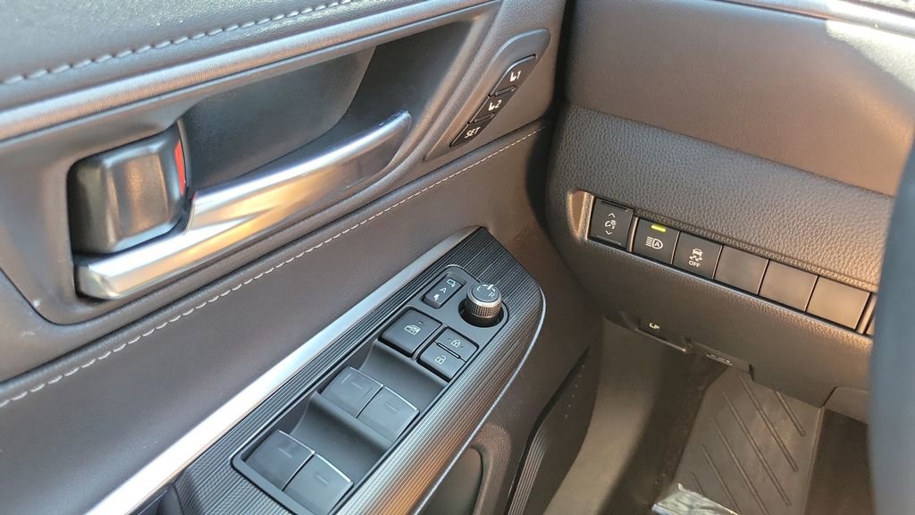 Certified 2024 Toyota Venza XLE AWD/4WD image 19