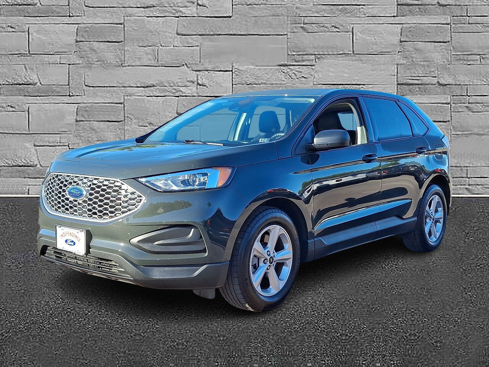 Certified 2024 Ford Edge SE image 4