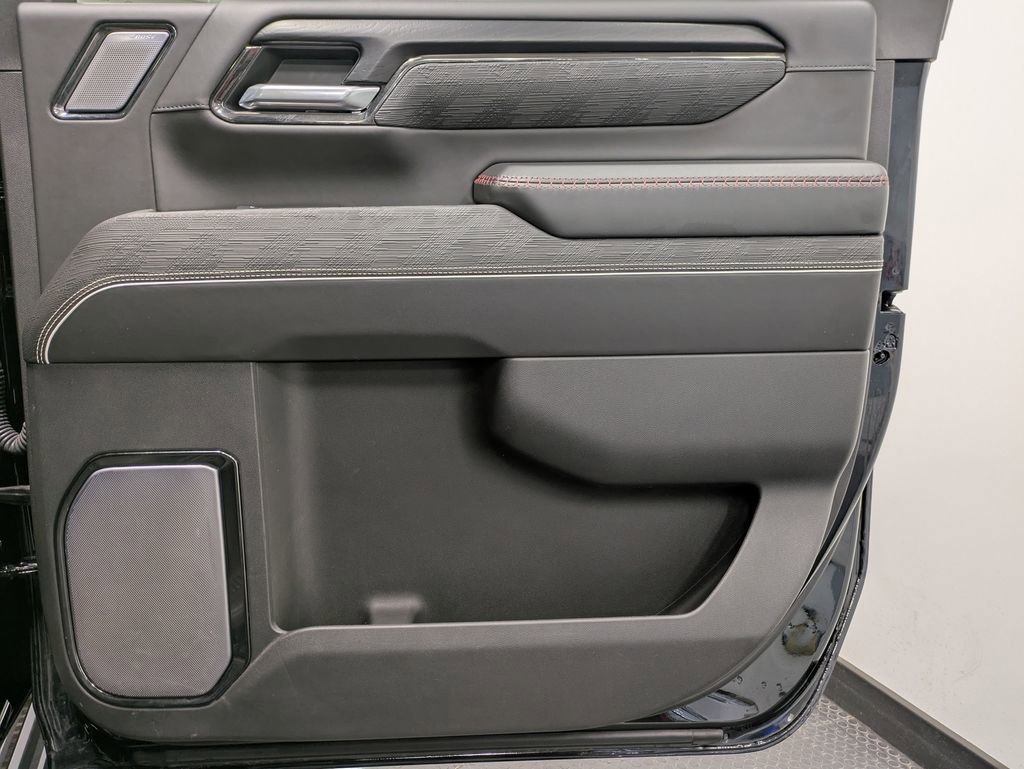 Used 2025 GMC Sierra 2500 AT4X image 26