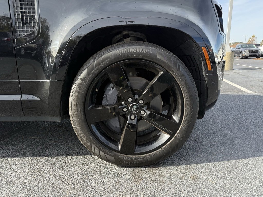 Used 2024 Land Rover Defender 130 X-Dynamic SE image 34