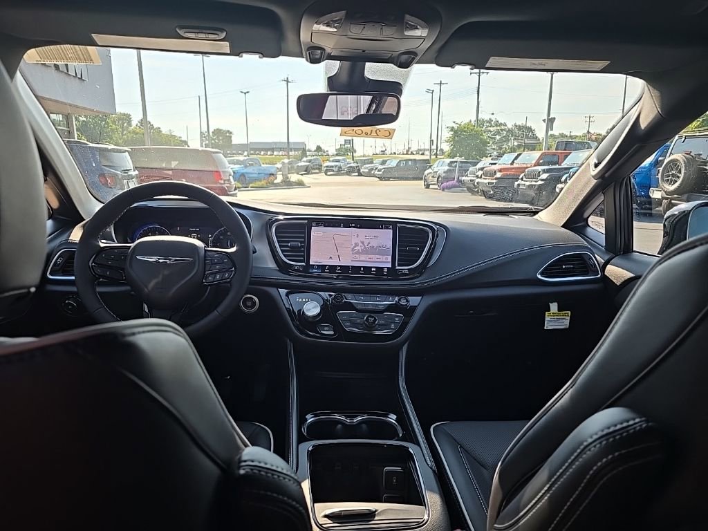 New 2026 Chrysler Pacifica Limited w/ S Appearance Package image 22