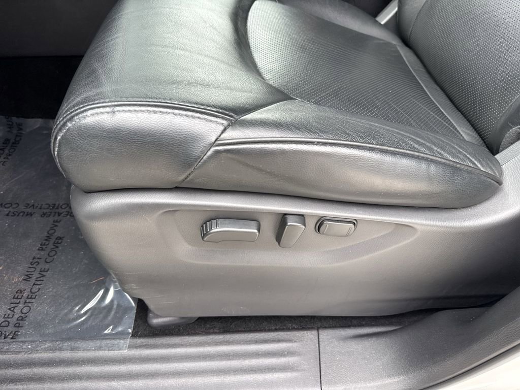 Used 2024 Nissan Armada SL w/ Captain's Chairs Package AWD/4WD image 41