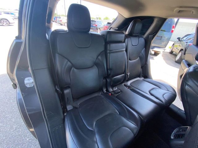 Used 2018 Jeep Cherokee Overland AWD/4WD image 2
