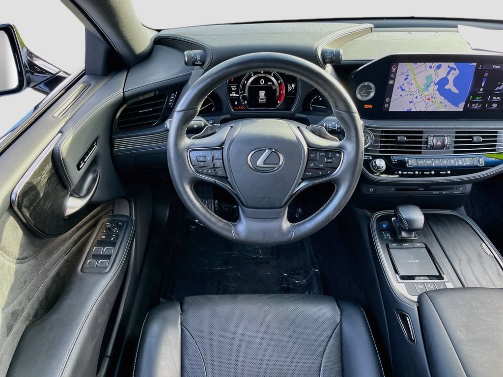 Used 2022 Lexus LS 500 w/ Accessory Package (Z2) RWD image 23