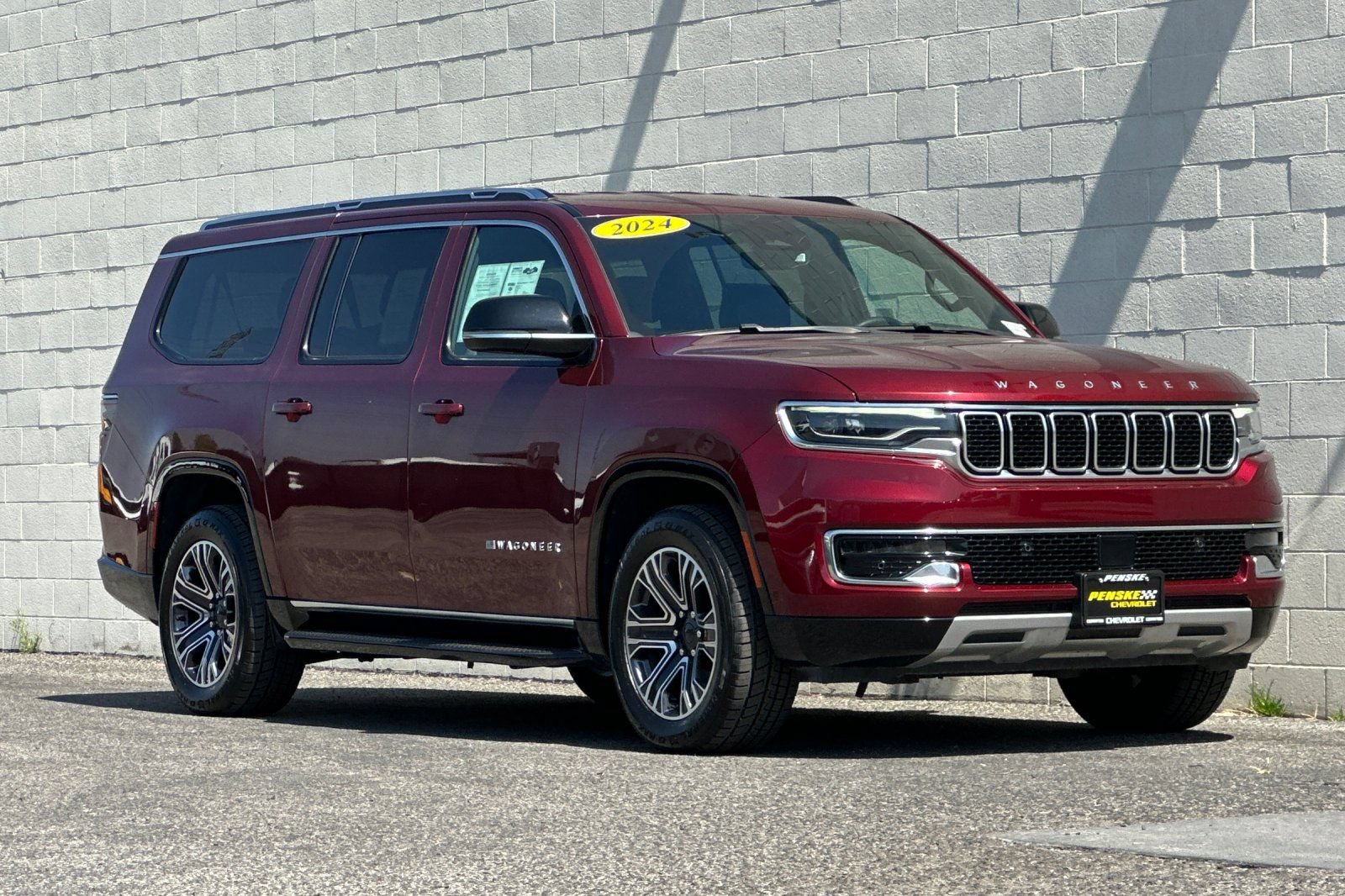 Used 2024 Jeep Wagoneer L Series II RWD image 2