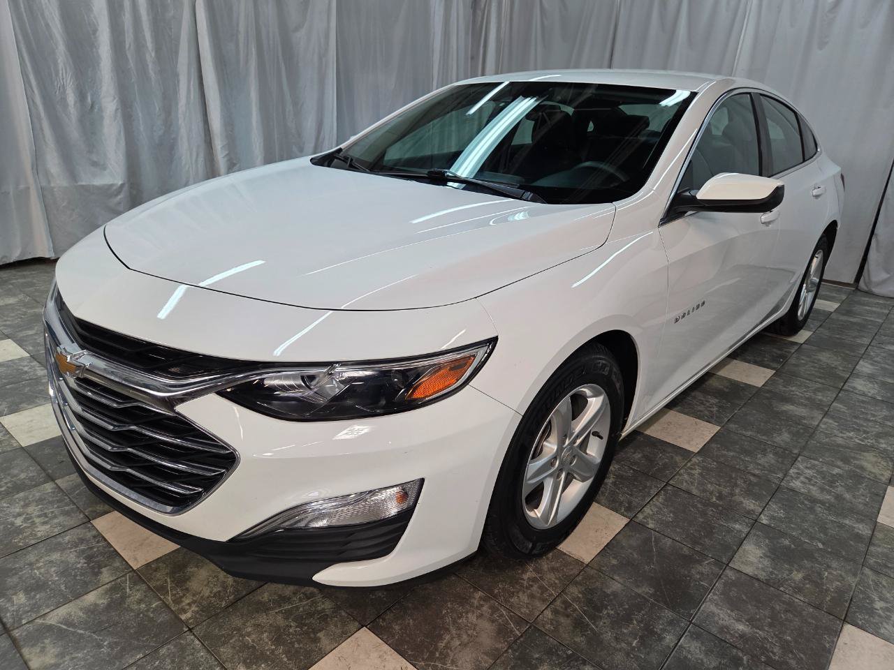 Used 2023 Chevrolet Malibu LS w/ Driver Confidence Package FWD image 2