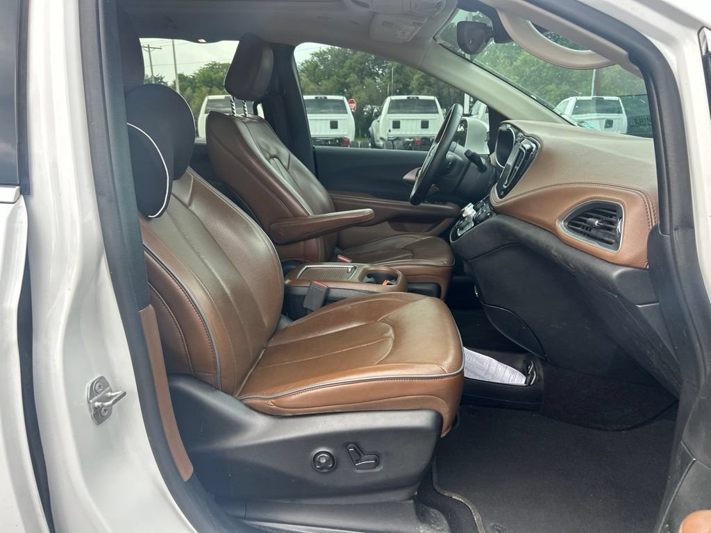 Certified 2018 Chrysler Pacifica Limited w/ Advanced Safetytec Group FWD image 12