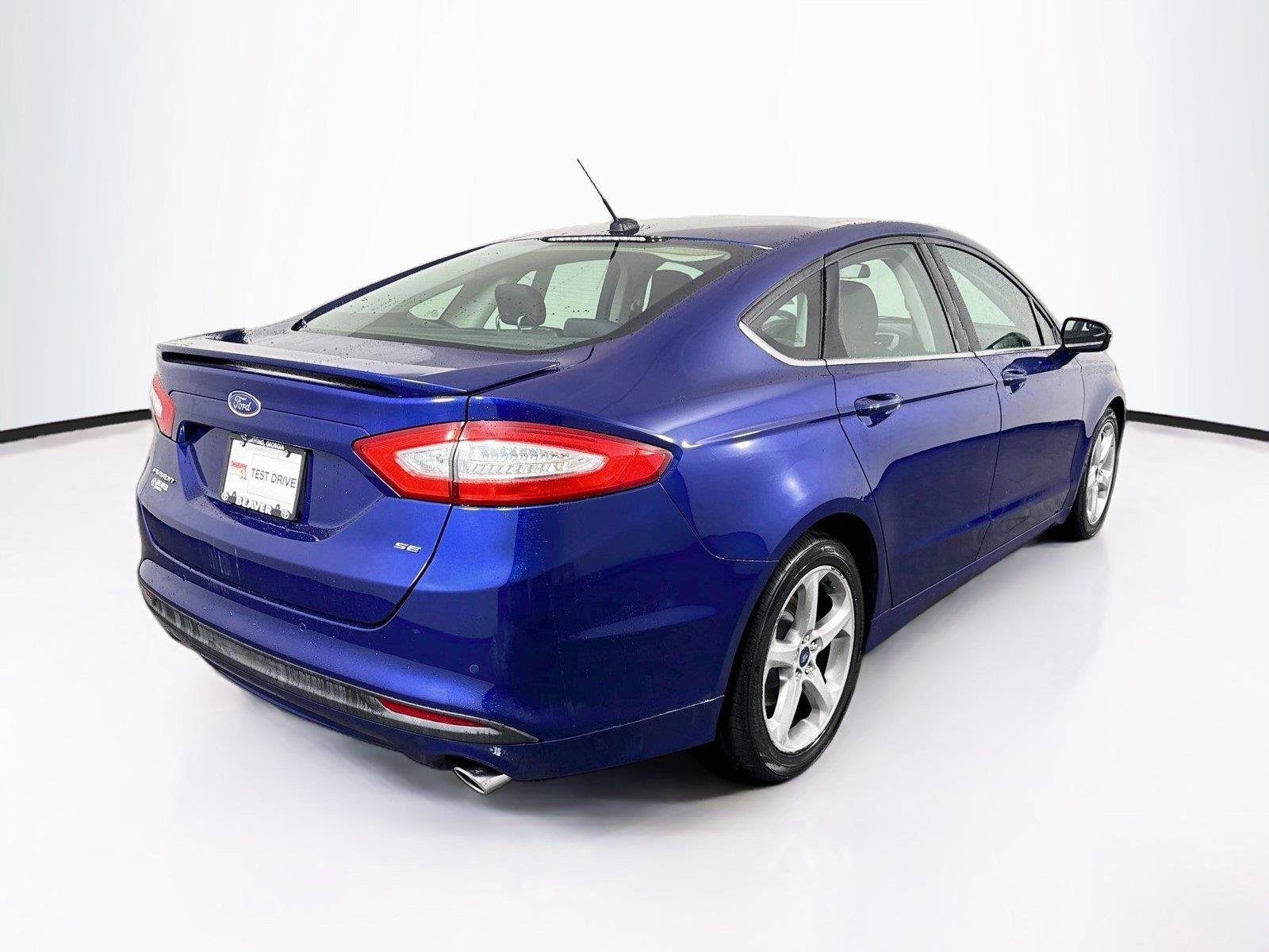 Used 2016 Ford Fusion SE FWD image 2