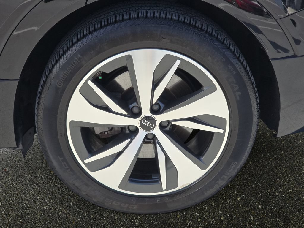Used 2024 Audi Q8 e-tron Premium AWD/4WD image 33