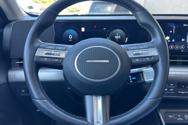 Certified 2025 Hyundai Kona Limited FWD image 29