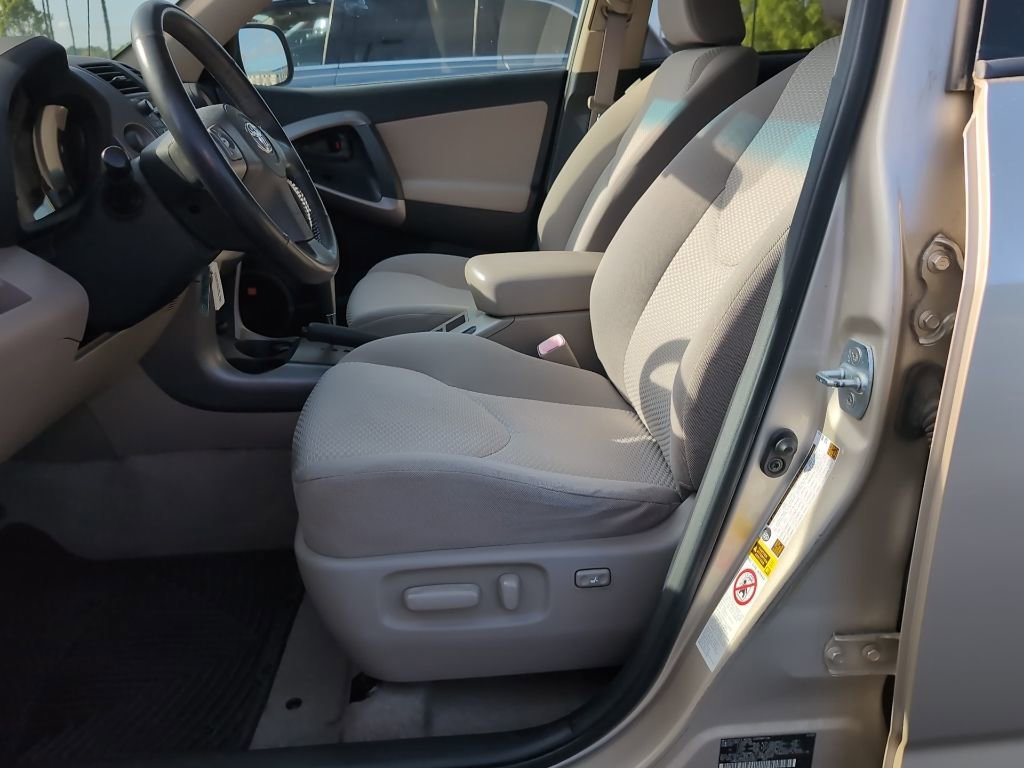 Used 2006 Toyota RAV4 Limited image 10