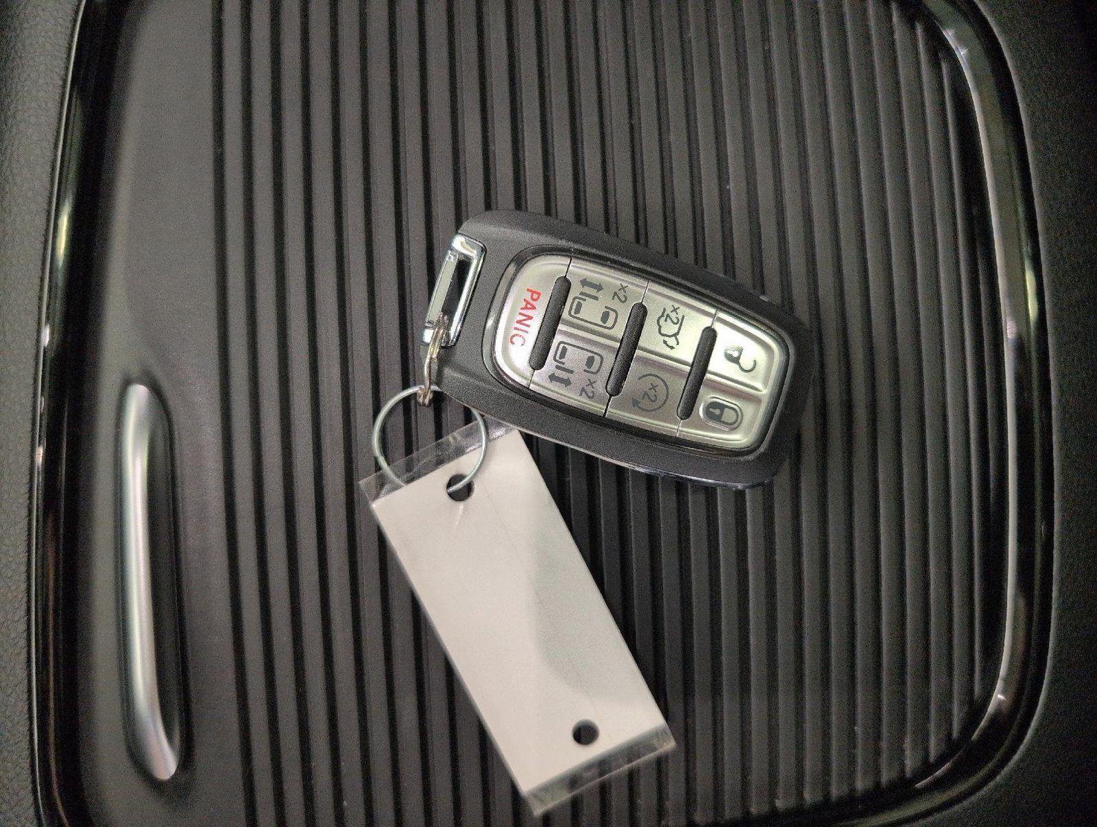 Used 2025 Chrysler Pacifica Premium FWD image 29