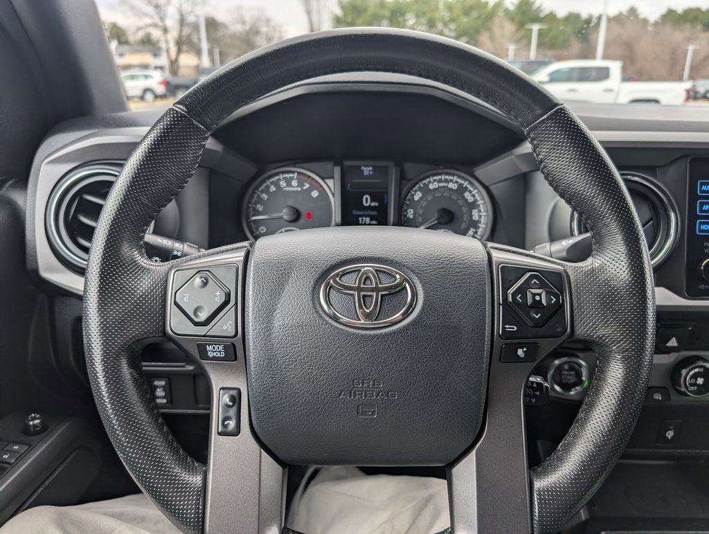 Used 2017 Toyota Tacoma TRD Sport image 22