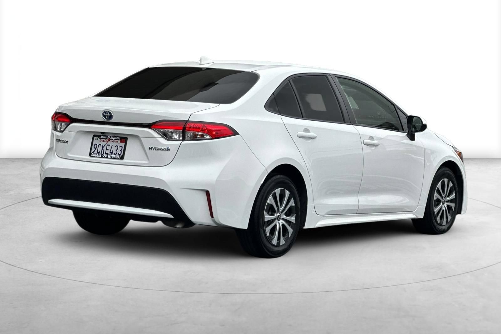 Used 2022 Toyota Corolla LE FWD image 6