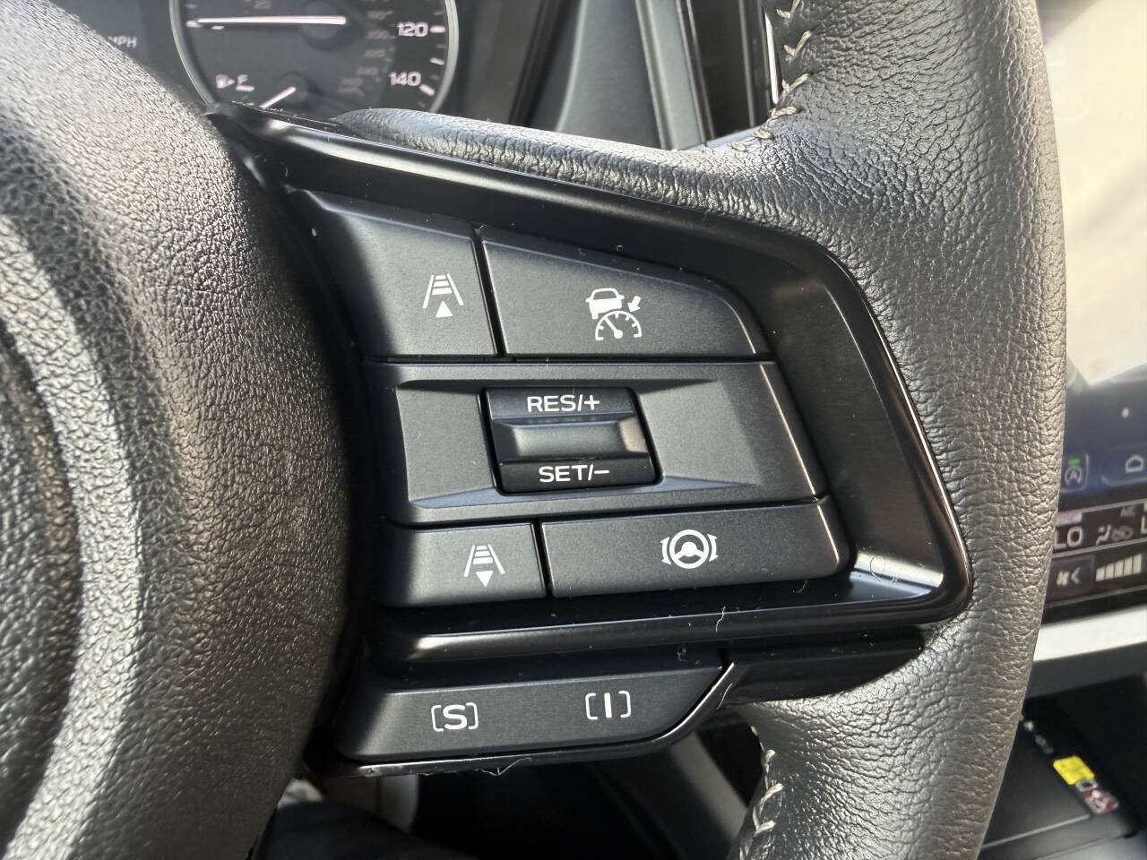 Used 2025 Subaru Forester Premium AWD/4WD image 31