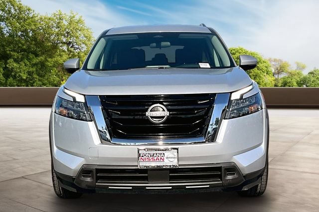 Certified 2024 Nissan Pathfinder SV FWD image 2