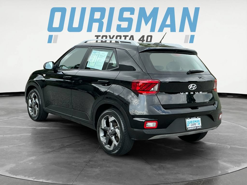 Used 2024 Hyundai Venue SEL FWD image 5
