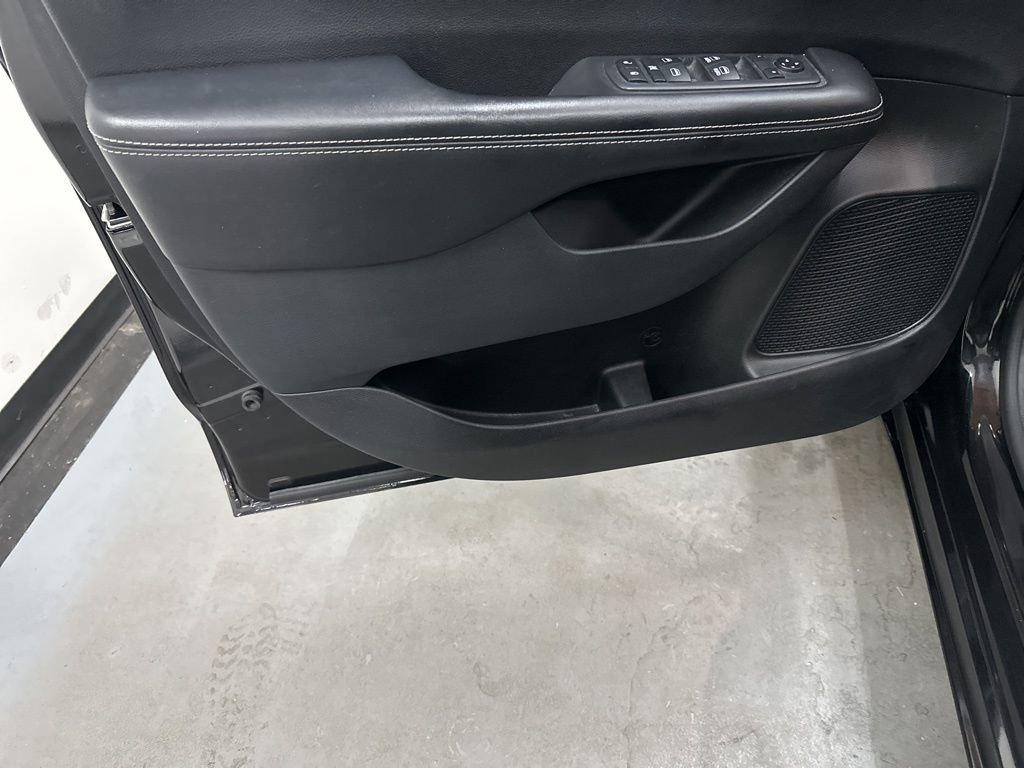 Used 2018 Chrysler Pacifica Touring Plus w/ S Appearance Package image 38