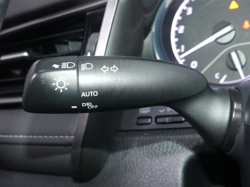 Used 2020 Toyota Camry SE image 32