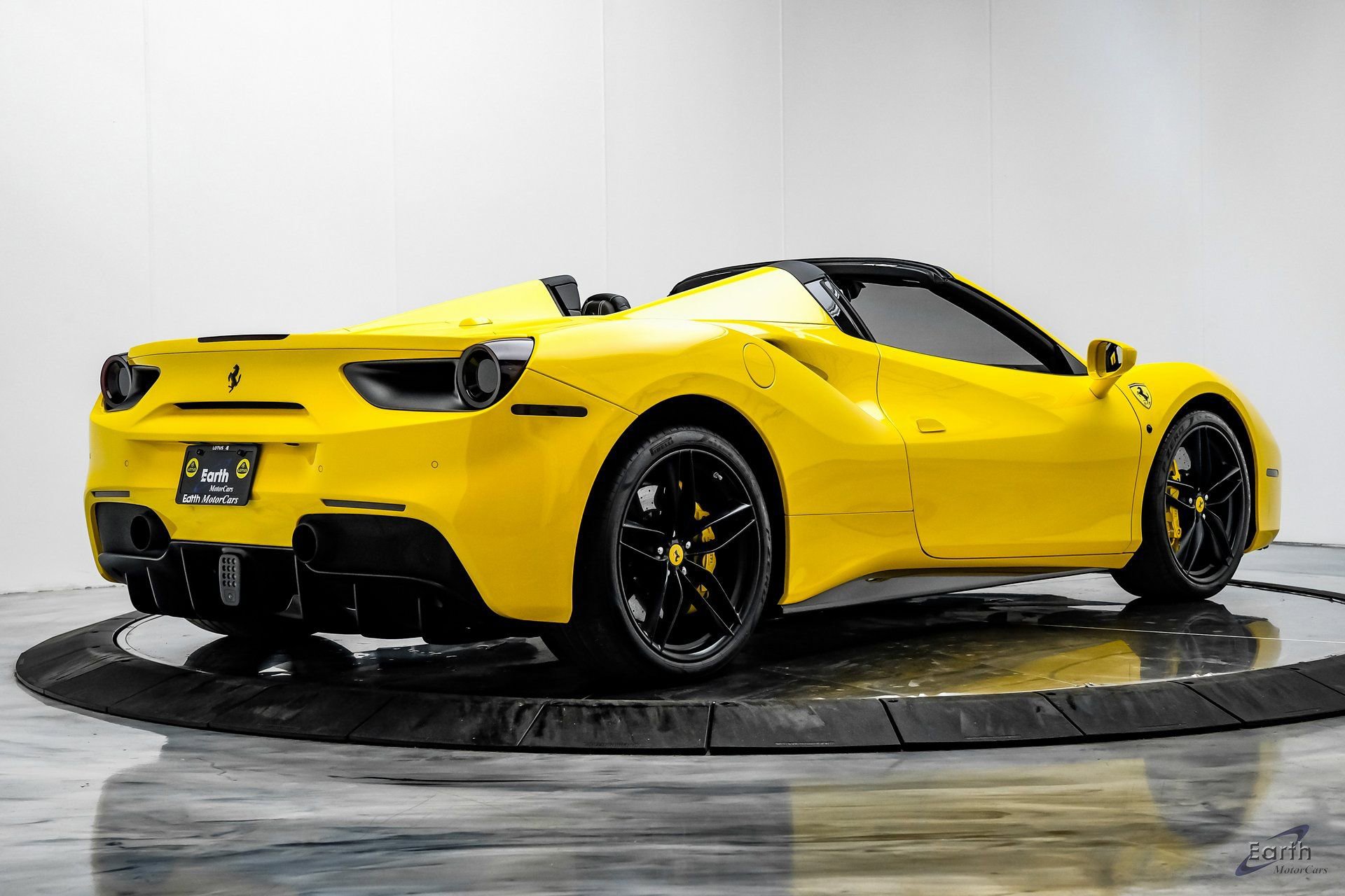 Used 2017 Ferrari 488 Spider image 22