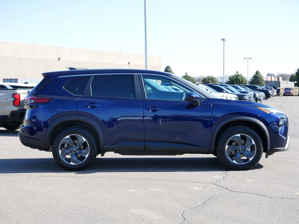 Used 2025 Nissan Rogue SV AWD/4WD image 11