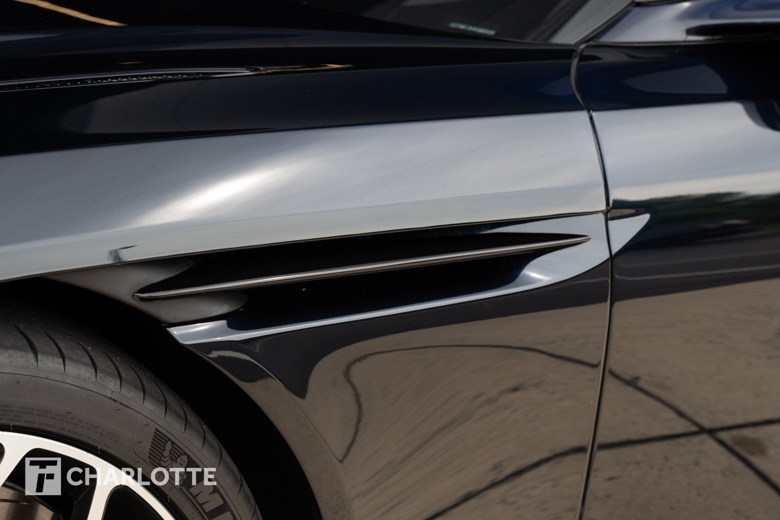 Used 2019 Aston Martin DB11 Volante RWD image 9