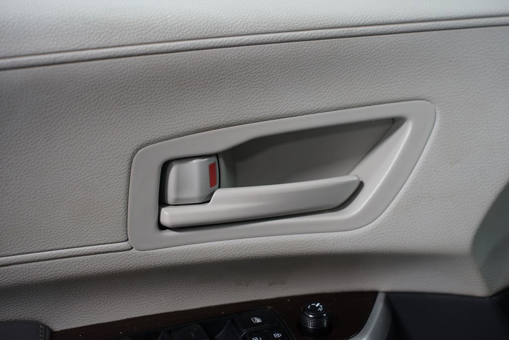 Certified 2024 Toyota Sienna LE image 31