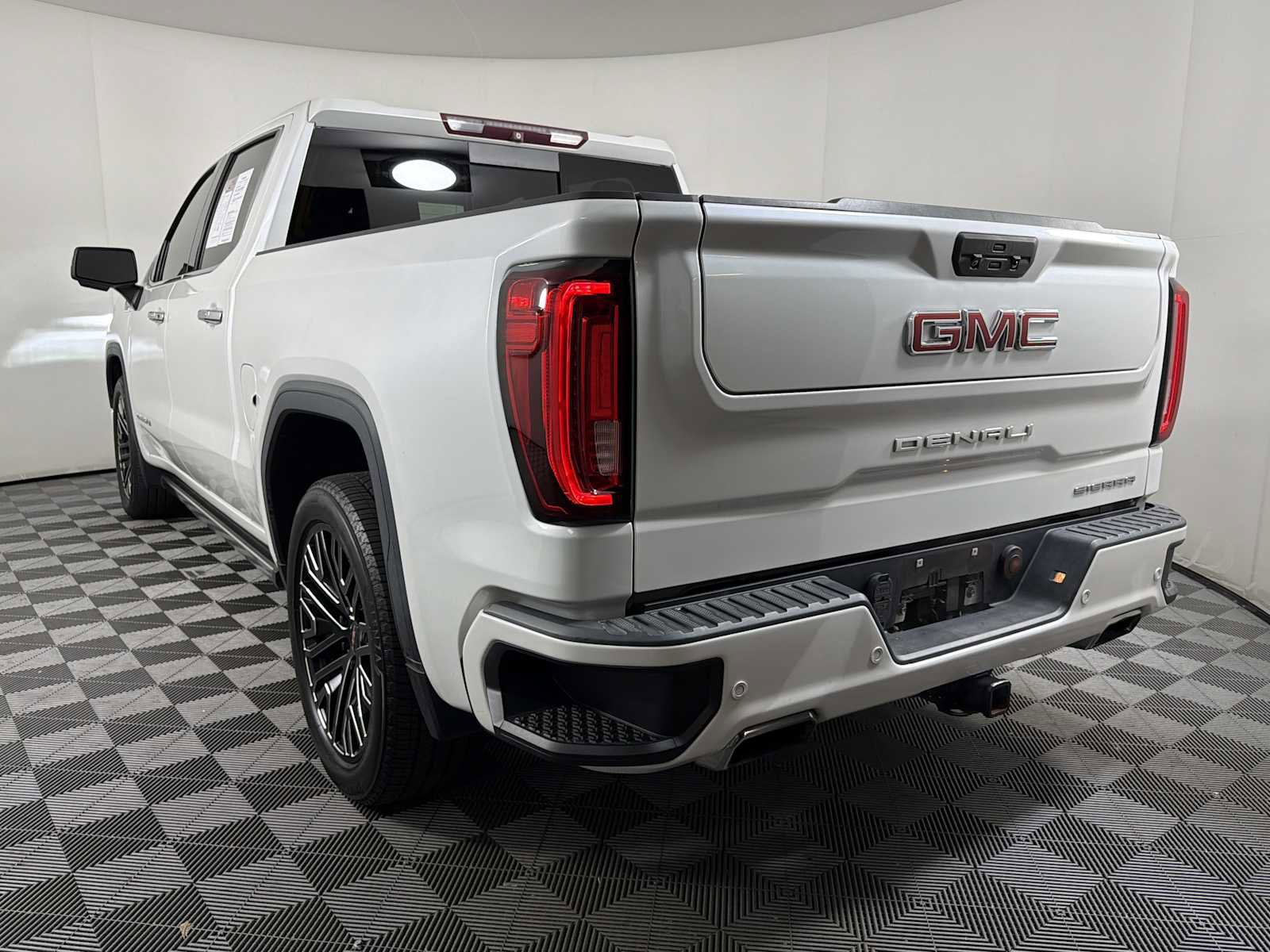 Used 2019 GMC Sierra 1500 Denali w/ Technology Package image 4
