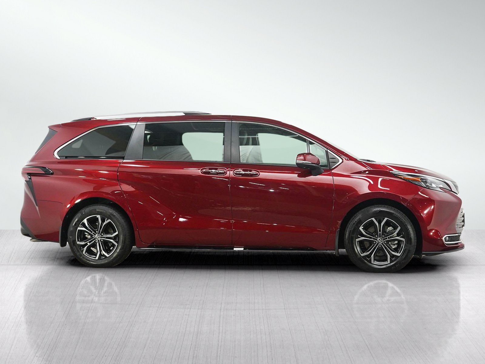 Used 2026 Toyota Sienna Platinum AWD/4WD image 6