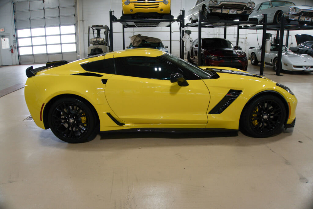 Used 2016 Chevrolet Corvette Z06 w/ 3LZ Preferred Equipment Group image 6