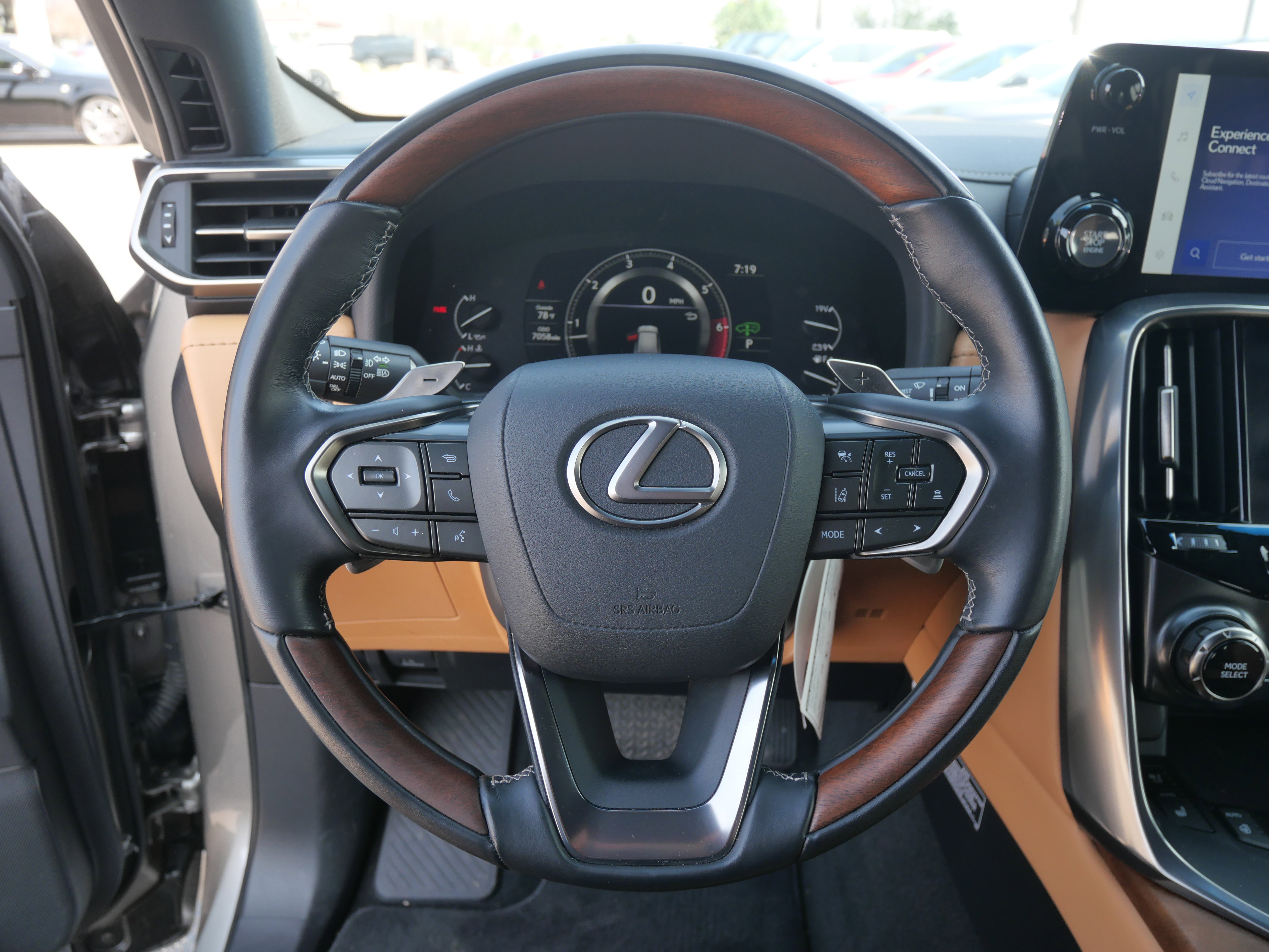 Certified 2024 Lexus LX 600 4WD w/ Luxury Package image 23