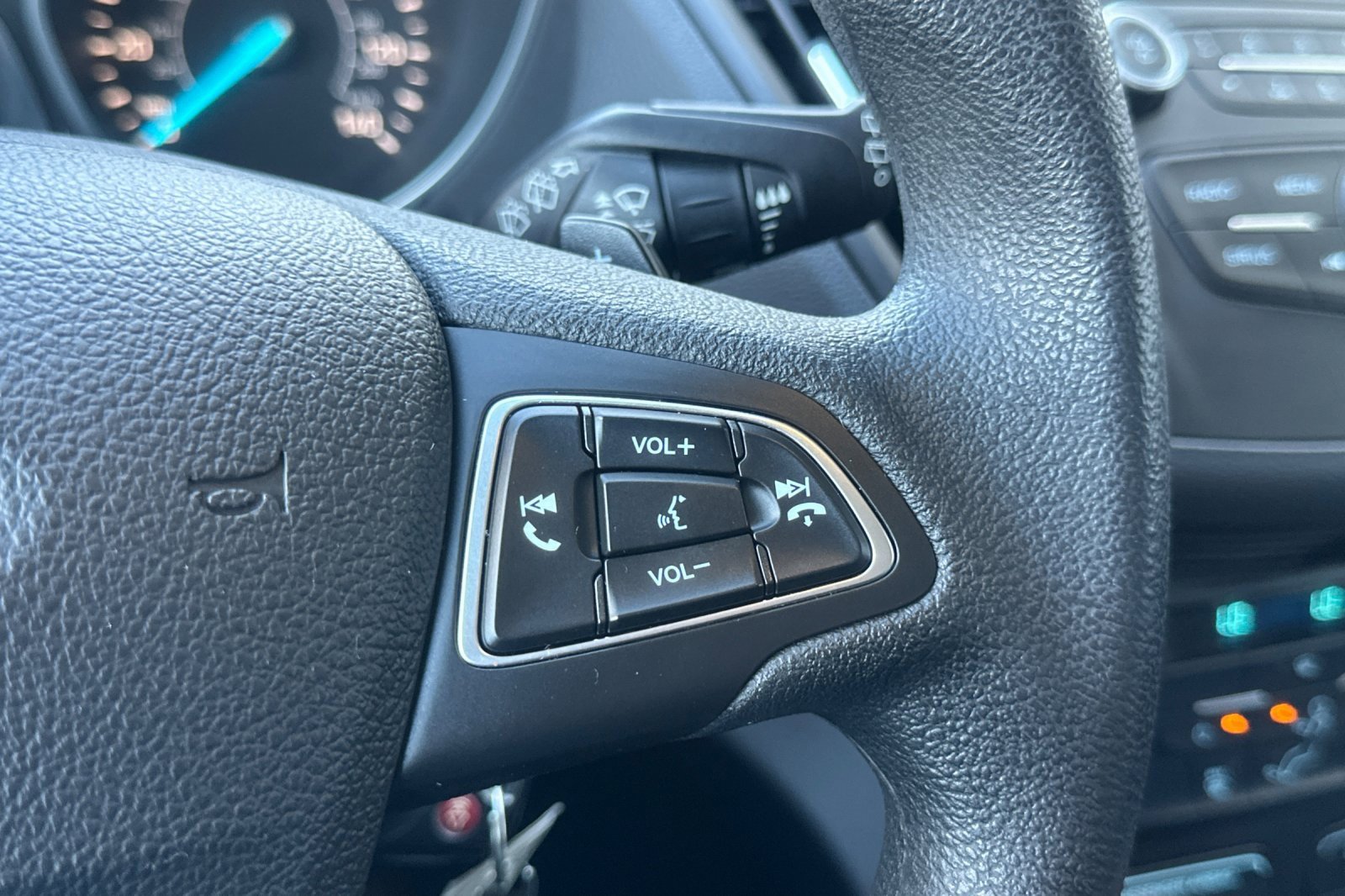 Used 2017 Ford Escape SE image 25