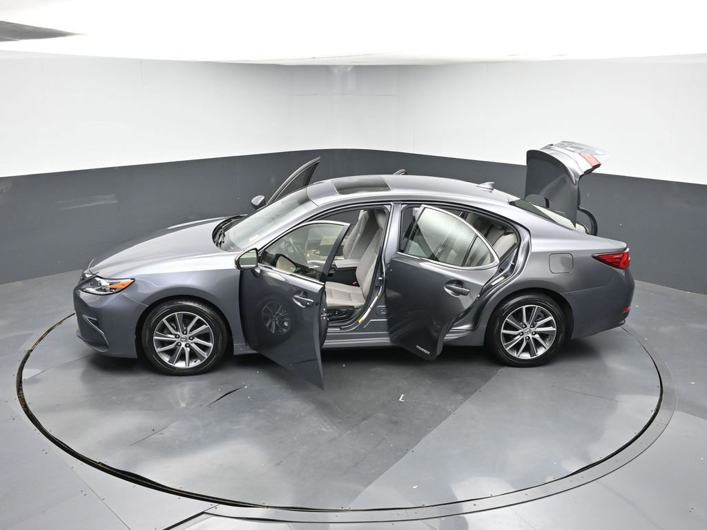 Used 2017 Lexus ES 300h image 42