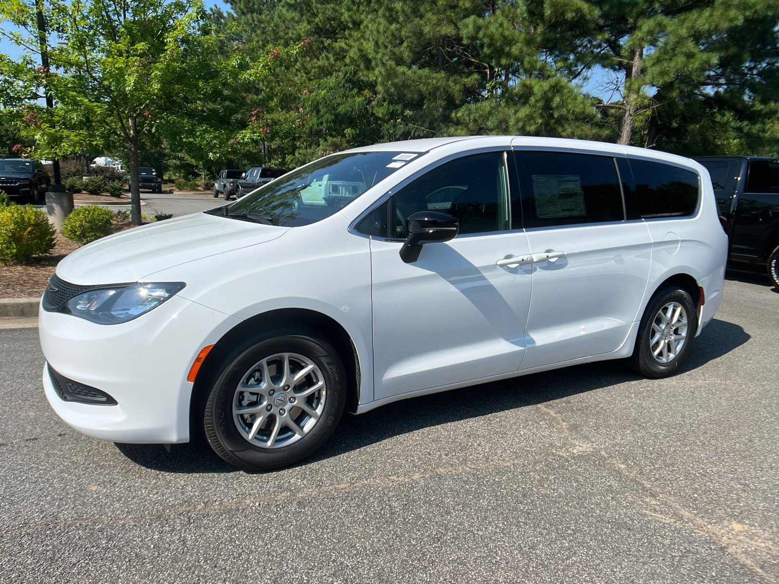 New 2025 Chrysler Voyager LX