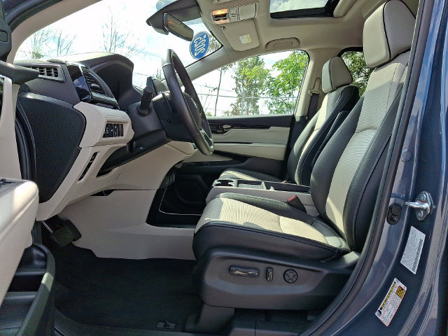 Used 2025 Honda Odyssey Elite image 16